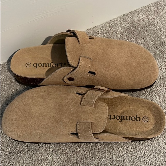 NWT Women’s or Men’s quomfort brand suede clogs. Women’s size 10/Men’s size 8 - Picture 5 of 5